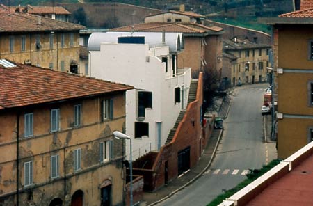 Edificio residenziale   via Simone Martini Siena 
  (1984)