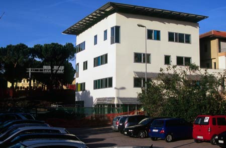 Edificio plurifunzionale 
Via Fiorentina - Siena
(2004-2009)